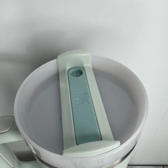 Stanley FlowState Quencher H2.0 Tumbler / 40oz / Color: Mist - Picture 10 of 11